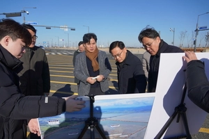 해수부장관직대 평택항국제터미널 찾았지만… “여객부두 정상가동 안갯속”