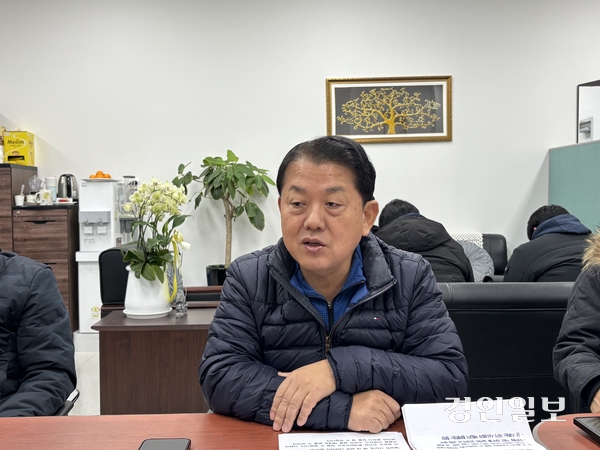김병주(남양주을) 국회의원이 5일 수원농수산물시장에서 경기도지사 출마 관련 기자회견을 통해 “이재명 정부 성공을 경기도가 뒷받침해야 한다”고 밝혔다. 2026.1.5 /이영지기자 bbangzi@kyeongin.com