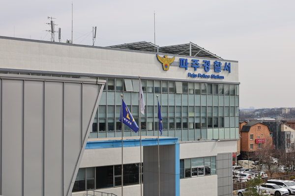 파주 도로서 동물 사체 치우던 작업자 2명 차에 치여 부상