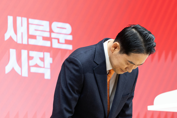 국민의힘 장동혁 대표가 7일 서울 여의도 중앙당사에서 당 쇄신안을 발표하며 12·3 비상계엄에 대해 사과하고 있다. 2026.1.7 /연합뉴스