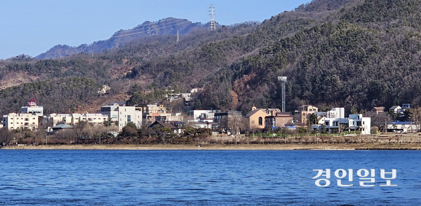 남양주시 화도읍 금남리 북한강변에서 바라본 양평군 양서면 일대 전경. 2025.12.31 /이종우기자 ljw@kyeongin.com