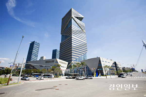 GCF(녹색기후기금)가 입주해 있는 송도 G타워 전경. /경인일보DB
