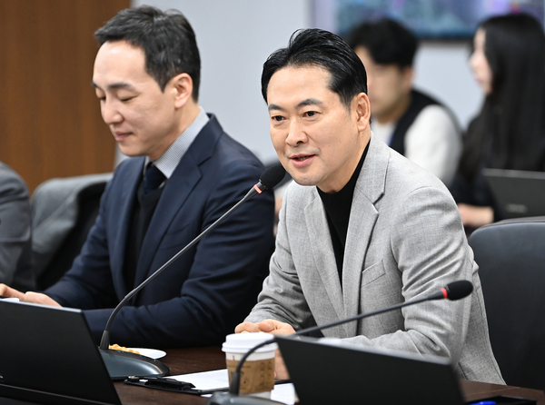 용인반도체클러스터 일반산업단지 공사현장 방문한 장동혁 대표
(용인=연합뉴스) 홍기원 기자 = 국민의힘 장동혁 대표가 9일 경기도 용인시 용인반도체클러스터 일반산업단지 공사현장을 방문해 발언하고 있다./연합뉴스