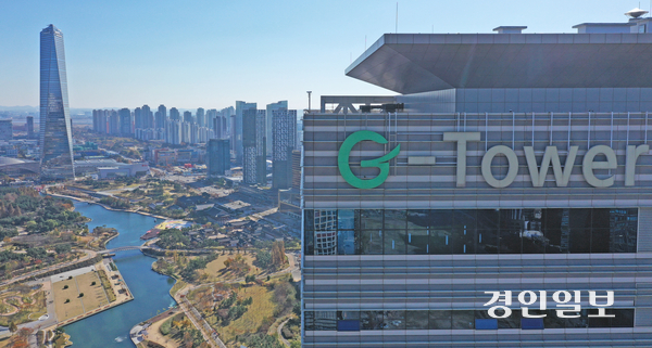 트럼프 정부가 유엔기후변화협약(UNFCCC) 탈퇴를 결정하면서 인천 송도국제도시에 본부를 둔 녹색기후기금(GCF)에 미칠 영향에 관심이 모아진다. 사진은 GCF 사무국이 입주한 G타워. /경인일보DB