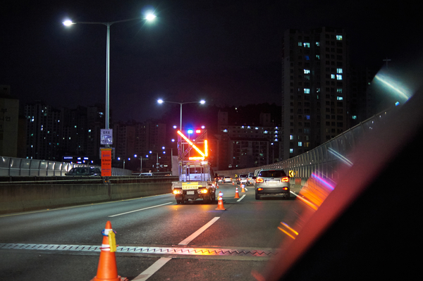 도로 위 2차사고. /클립아트코리아