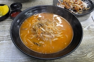 말이 필요 없다, 간판에 단 두 글자뿐… 의문의 ‘황씨 가문 장인’ [웃기는 짬뽕]