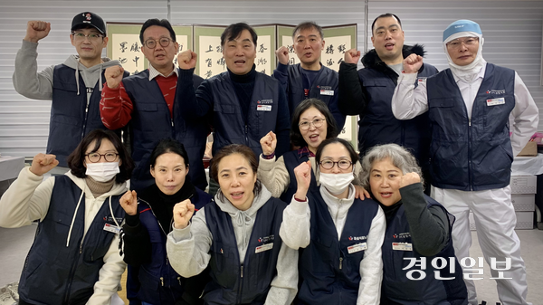 12일 오전 민주노총 화섬식품노조 SPC삼립 지회 조합원들이 노조 사무실 개소식을 열고 산재사고 재발 방지와 노동환경 개선 등을 위한 투쟁에 나서겠다고 밝혔다. 노조는 개소식에 앞서 고사를 지내는 한편, 지난해 중대재해로 세상을 떠난 동료를 추모했다. 2026.1.12 /유혜연기자 pi@kyeongin.com