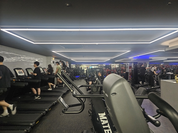 아파트 신축여부따라… 헬스장 엇갈린 풍경