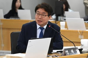 김동연 경기도지사 탈당 요구한 염태영, 경기도에 기회소득 토론회 제안