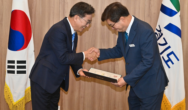 염태영 화살 빗나갔나… 김동연 비판 살펴보니