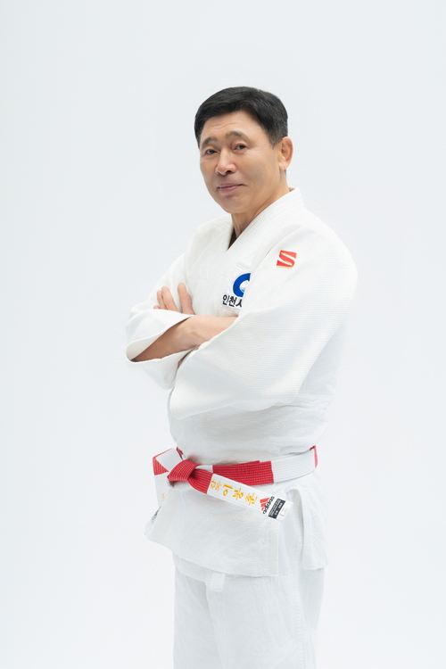 지난 달 인천시청 여자 유도팀 감독에서 은퇴하며 34년 간의 지도자 생활을 마친 이봉훈 감독. /이봉훈 감독 제공