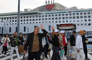 ‘반사이익’ 인천항 크루즈, 출입국 인력 충원 요구