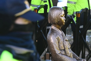 [화보] 소녀상 앞 철통경비