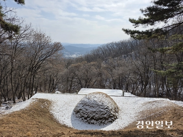 홍릉에서 바라본 인천 시내쪽. 시야가 확 트였다. 2026.1.19 /정진오기자 schild@kyeongin.com