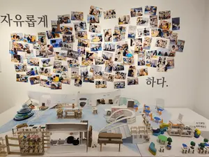 “나는 고래” 상상 파도 탄 트윈세대들… ‘자유롭게 “ ”하다’展