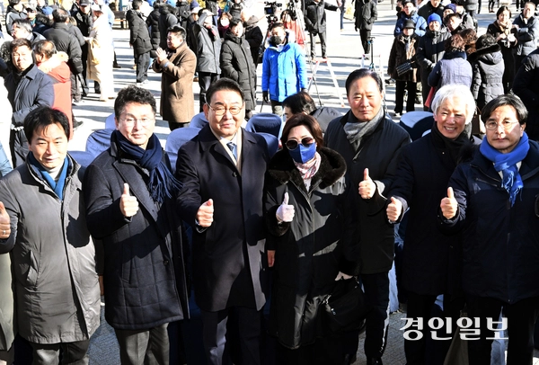 김교흥 더불어민주당 의원이 22일 인천시 미추홀구 옛 시민회관 공원에서 인천시장 후보 출마 선언을 하고 있다. 2026.1.22 /김용국기자 yong@kyeongin.com