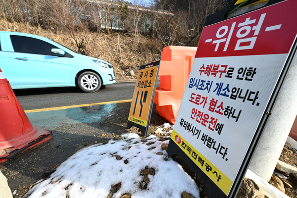 6개월째 흙속에 파묻힌 집… ‘숨 막히는’ 이재민들의 삶