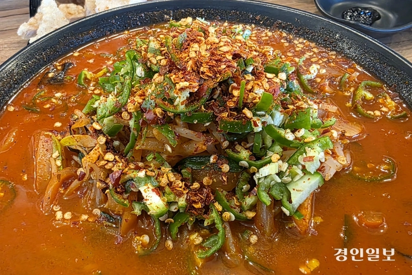 매운맛의 진수를 보여주는 고추 3총사. /황성규기자 homerun@kyeongin.com