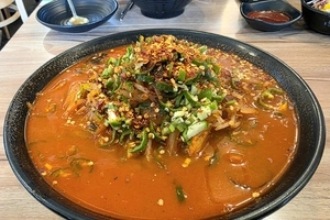 눈물나는 얼얼한 맛… 매워서 울고, 젓가락도 울고, 편집자도 울었다 [웃기는 짬뽕]