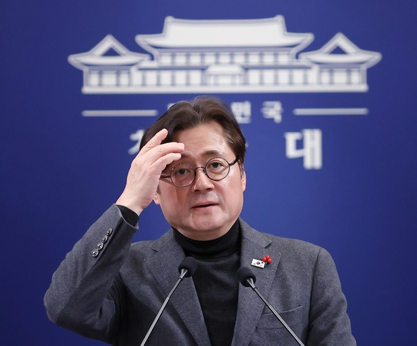 홍익표 정무수석이 25일 청와대에서 이재명 대통령의 이혜훈 기획예산처 장관 후보자에 대한 지명철회 브리핑을 하고 있다. 2026.1.25 /연합뉴스