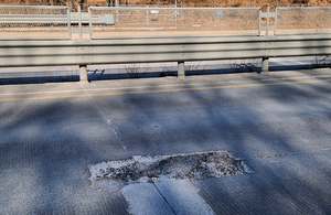 [사건 인사이드] 고교 사이클선수 숨진 파주 도로, 곳곳 파이고 노면 불량