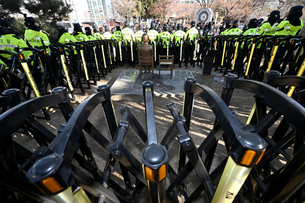 "서울서 막히자 수원으로"... 장소 옮겨 이어지는 혐오 시위, 어떻게 ... - 뉴스 썸네일 이미지