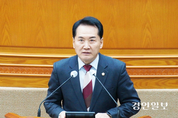29일 오전 안양시의회 제308회 임시회 제1차 본회의에서 음경택 국민의힘 대표의원이 교섭단체 대표 연설을 하고 있다. 2026.1.29 안양/박상일기자 metro@kyeongin.com