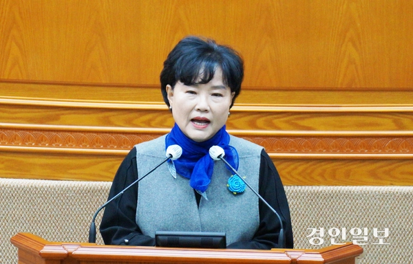 29일 오전 안양시의회 제308회 임시회 제1차 본회의에서 윤경숙 더불어민주당 대표의원이 교섭단체 대표 연설을 하고 있다. 2026.1.29 안양/박상일기자 metro@kyeongin.com