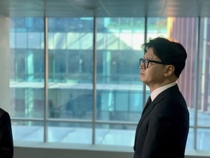 한동훈 “기다려달라, 반드시 돌아온다”… 당 제명에 짧은 소감