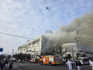 [영상+] SPC삼립 시화공장 화재… ‘연기흡입’ 3명 피해 [종합]