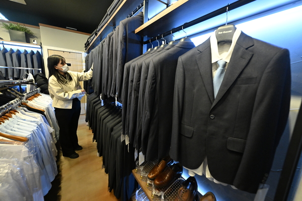 [포토] 수원시, 취준생 정장 대여 ‘응원’