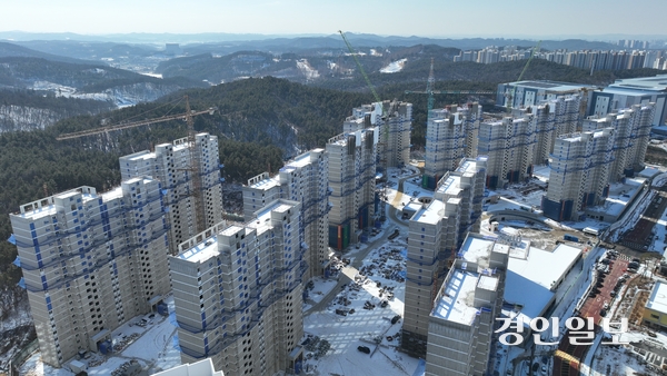경기도 건설현장에서 서울의 전문건설업체들이 도내 업체들보다 더 많은 수주실적을 올리고 있는 실정이다. 경기도의 한 건설 현장. 2026.2.3 /최은성기자 ces7198@kyeongin.com