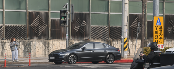 ‘우회전 멈춤’ 대형차 사고 여전… 사각지대 개선 필요