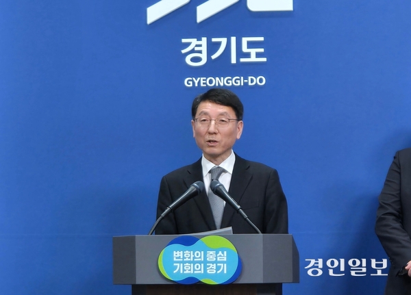 6일 김성중 경기도 행정1부지사가 경기도청 브리핑룸에서 기자회견을 열고 고양 K-컬처밸리 개발사업 일정 변동에 대해 설명하고 있다. 2026.2.6 /김태강 기자 think@kyeongin.com