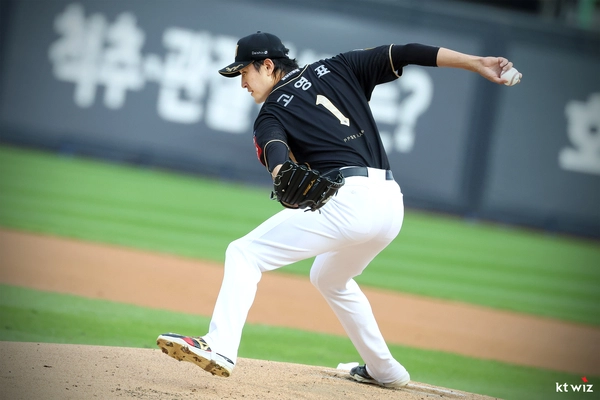 kt wiz 고영표가 3월 WBC에 출전하는 국가대표 최종 명단에 이름을 올렸다./kt wiz