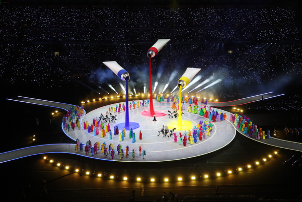 7일(한국시간) 이탈리아 밀라노 산시로 스타디움에서 열린 2026 밀라노-코르티나담페초 동계올림픽 개회식에서 ‘이탈리의 조화 : 판타지아’를 주제로 공연이 펼쳐지고 있다. /연합뉴스