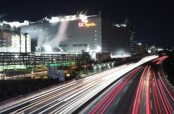 최근 국내 반도체 업계가 글로벌 인공지능(AI) 반도체 호황을 바탕으로 대규모 성과급을 지급하면서 이공계 출신들에게 희망을 주고 있다. 사진은 지난달 28일 경기도 이천시 SK하이닉스 본사 모습. 2026.1.28 /연합뉴스