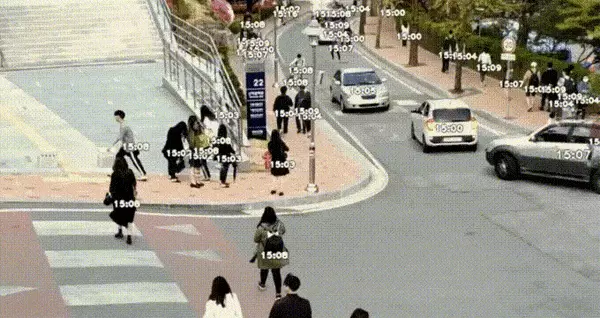 서로 다른 시간대에 찍힌 CCTV 영상을 AI 기술로 짧은 시간에 압축한 모습. 10시간 분량 영상이 20분으로 요약되는 기술로 A사는 지난 2023년 조달청 혁신제품 지정을 받았다. /A사 제공