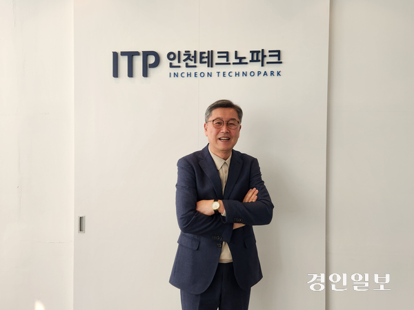 이주호 인천테크노파크 원장은 9일 경인일보와의 새해 인터뷰에서 “산업공간 혁신은 인재유입, 기업 성장 등과 연결된다”며 “산업공간혁신을 기반으로 지역산업 혁신 생태계를 조성하기 위해 힘쓰겠다”고 말했다. 2026.2.9 /유진주기자 yoopearl@kyeongin.com