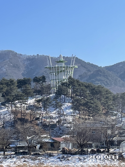 가평 ‘목동근린공원전망대’는 북면 목동 마을인접 동산에 2024년 준공됐다. 가평/김민수기자 kms@kyeongin.com