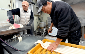 쭉쭉 뽑히는 가래떡