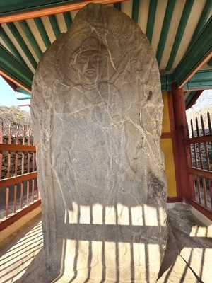 ‘강화의 얼굴’ 장정리 석조여래입상 [강화 속 고려를 찾아서·(28)]