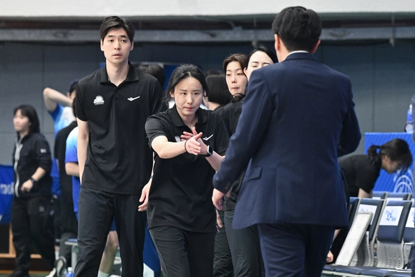 지난 11일 인천 도원체육관에서 우리은행과의 경기를 마친 뒤 최윤아 감독. /WKBL 제공