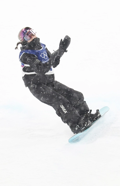 12일(현지시간) 이탈리아 리비뇨 스노파크에서 열린 2026 밀라노-코르티나담페초 동계올림픽 스노보드 여자 하프파이프 결승에서 최가온이 3차시기를 마치고 포효하고 있다. 2026.2.13 /리비뇨=연합뉴스
