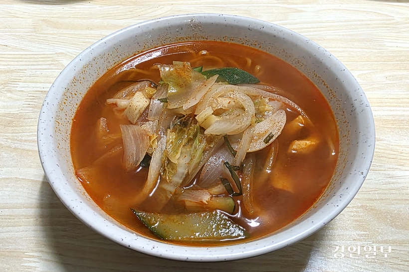 있어야 할 건 다 있고 없을 건 없는 짬뽕. /황성규기자 homerun@kyeongin.com