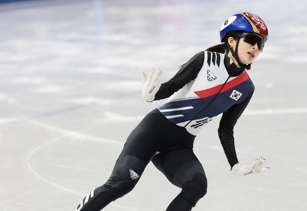 16일(한국시간) 이탈리아 밀라노 아이스스케이팅 아레나에서 열린 2026 밀라노-코르티나담페초 동계올림픽 쇼트트랙 여자 1천m 결승에서 3위해 동메달을 따낸 김길리가 피니시라인을 통과하고 있다./연합뉴스