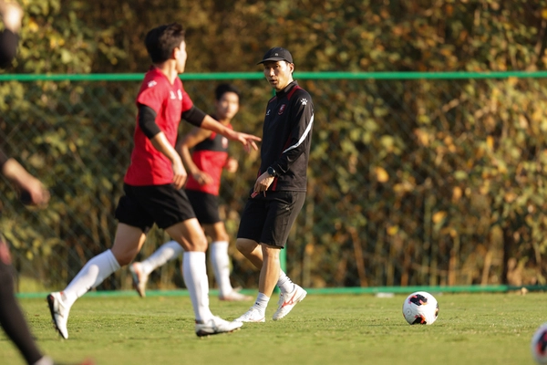 2026시즌 K리그1 개막을 앞두고 부천FC 이영민 감독을 비롯한 선수들이 태국 치앙마이에서 동계훈련을 진행하고 있다./한국프로축구연맹 제공