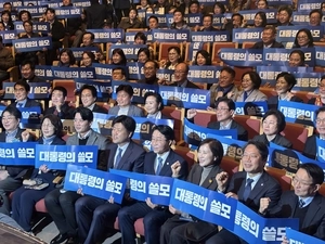 “명심 잡아라” 김용 북콘서트 총출동한 민주당 경기도지사 후보군