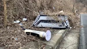 [현장르포] “CCTV 없는 곳만 골라서”… 쓰레기장으로 전락한 화성 덕지산