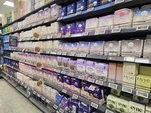 거품 쏙 뺀 가격, 실속 챙긴 생리대 쇼핑… 정부 정책 맞춰 업계 ‘가격 인하’